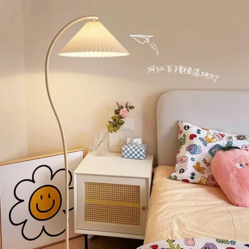 Ins cream wind floor lamp vintage French retro living room bedroom bedside table lamp Internet celebrity ambient lamp